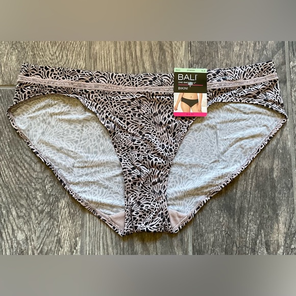 New Bali One Smooth U bikini panties size XL/8 Multicolor Design - Picture 1 of 2